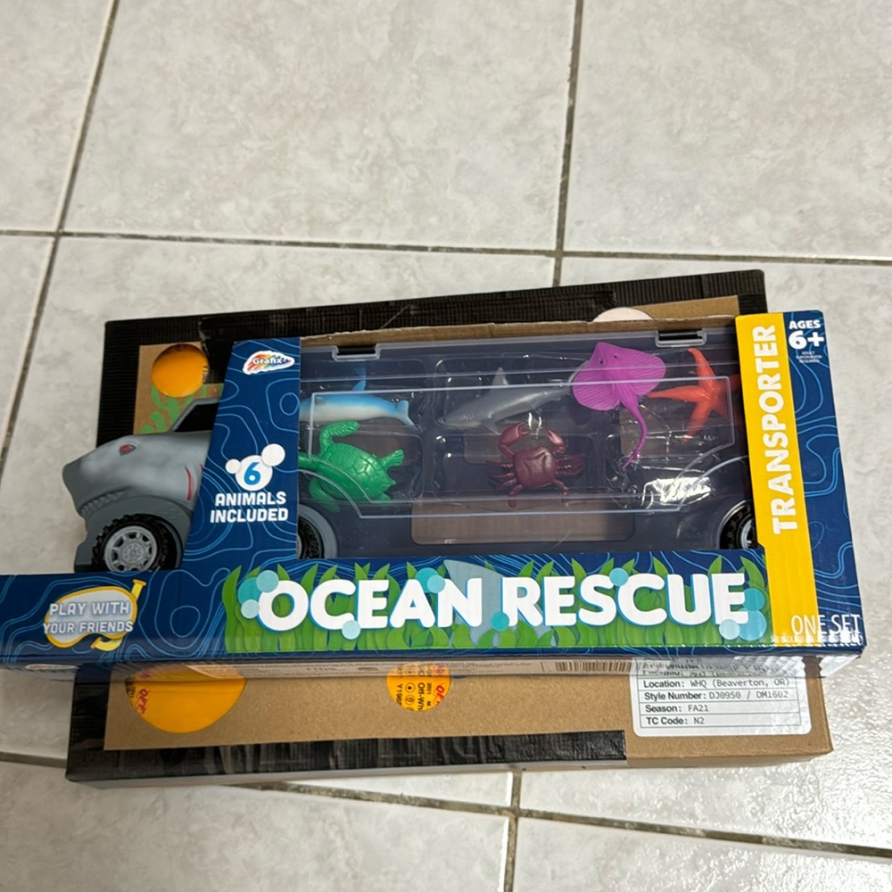 Ocean rescue transporter toy